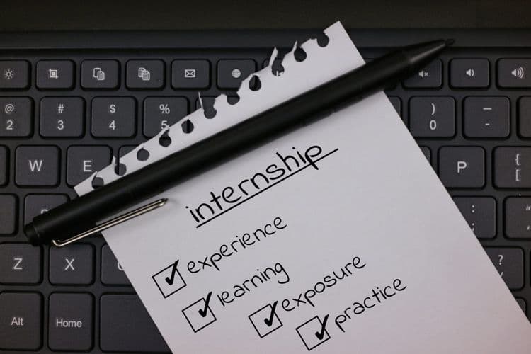 Top Benefits of an Internship in 2026